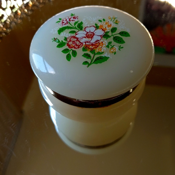 Vintage clamshell trinket box - Picture 1 of 13